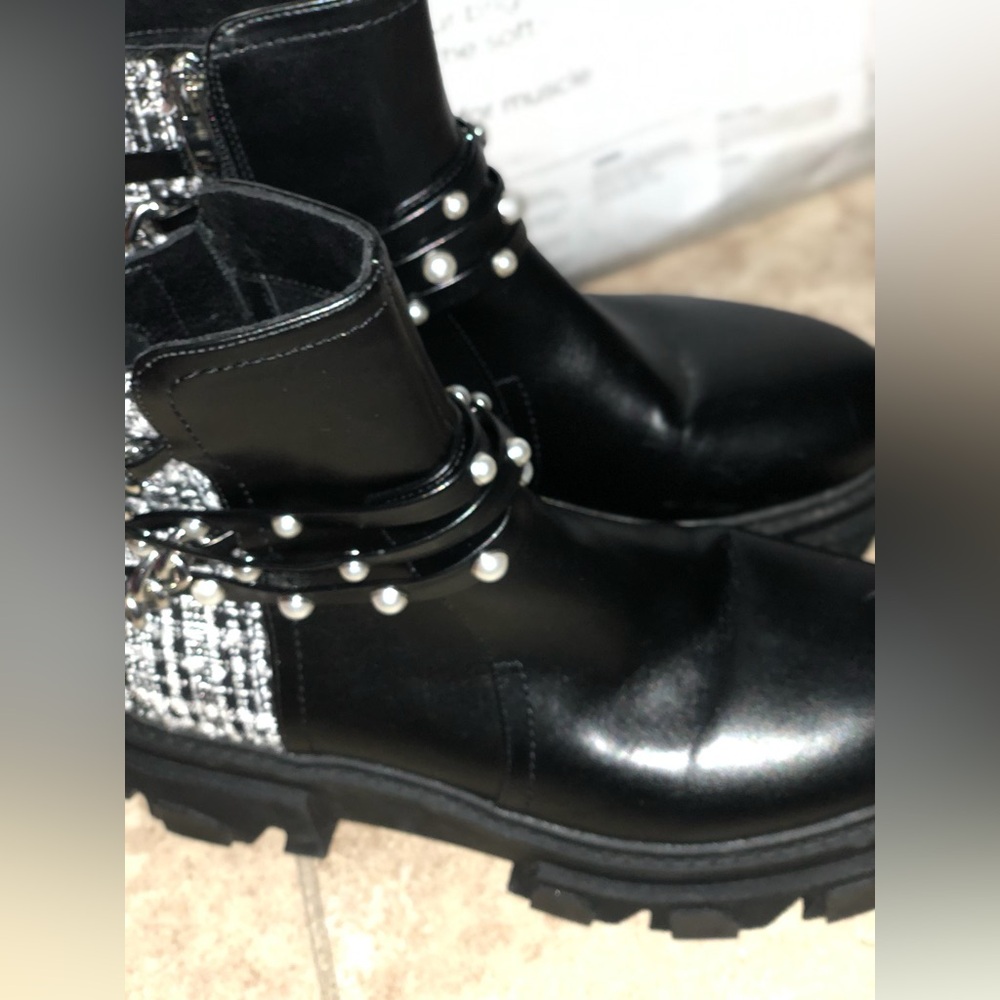 Nine West boots size 9